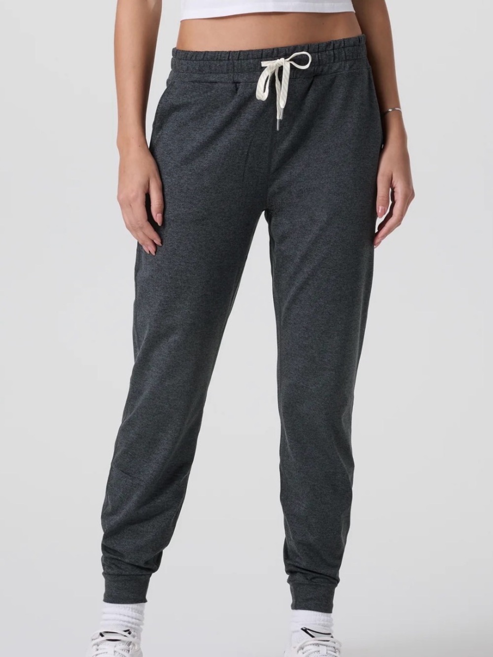 Vuori Performance Jogger in Charcoal Heather Size Small